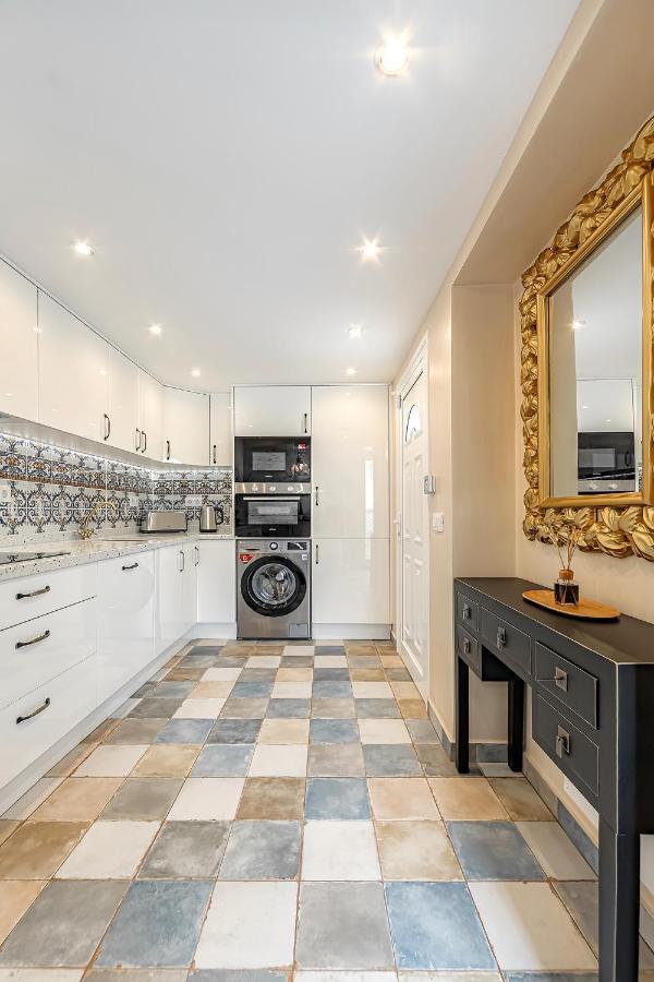 Luxury Two-bedroom Four Seasons Apartment