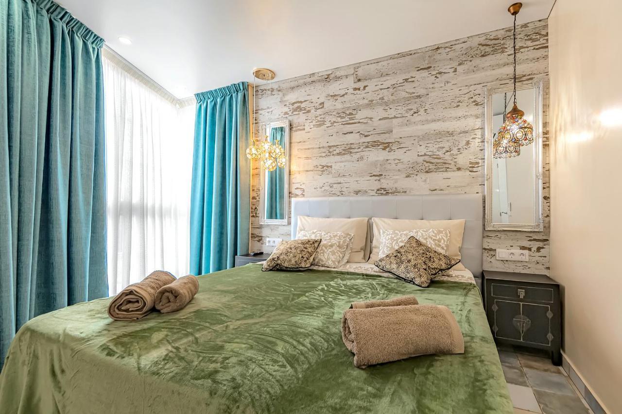 Luxury Two-bedroom Four Seasons Apartment